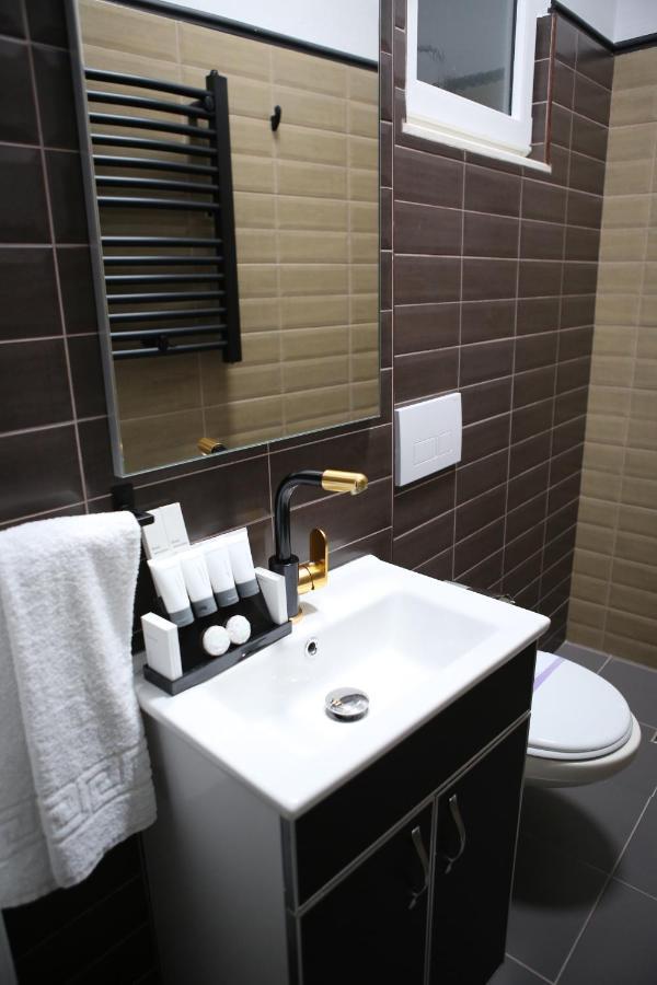 Dark Boutique Hotel Shkoze ภายนอก รูปภาพ