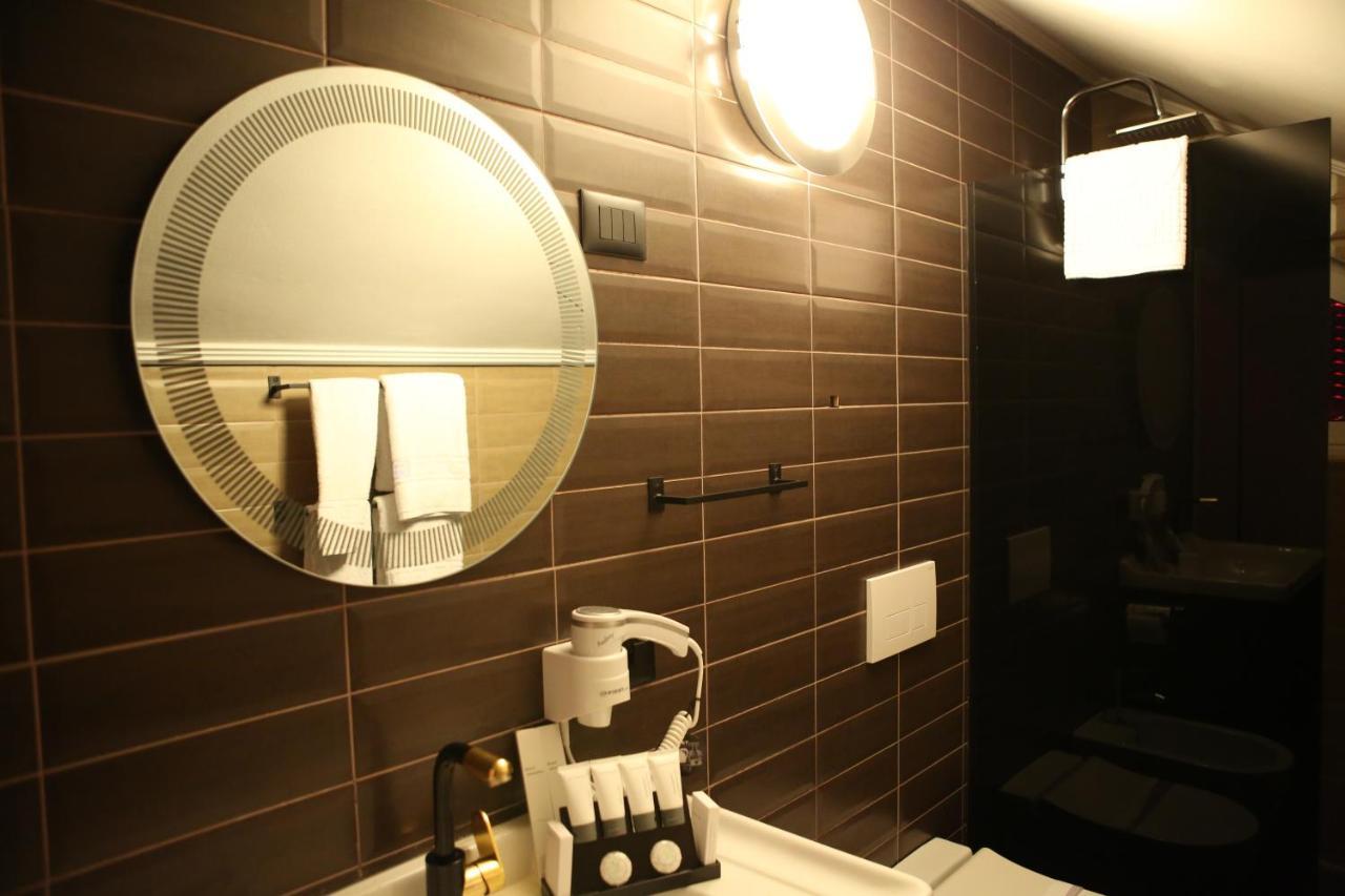 Dark Boutique Hotel Shkoze ภายนอก รูปภาพ