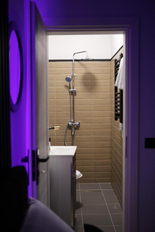 Dark Boutique Hotel Shkoze ภายนอก รูปภาพ