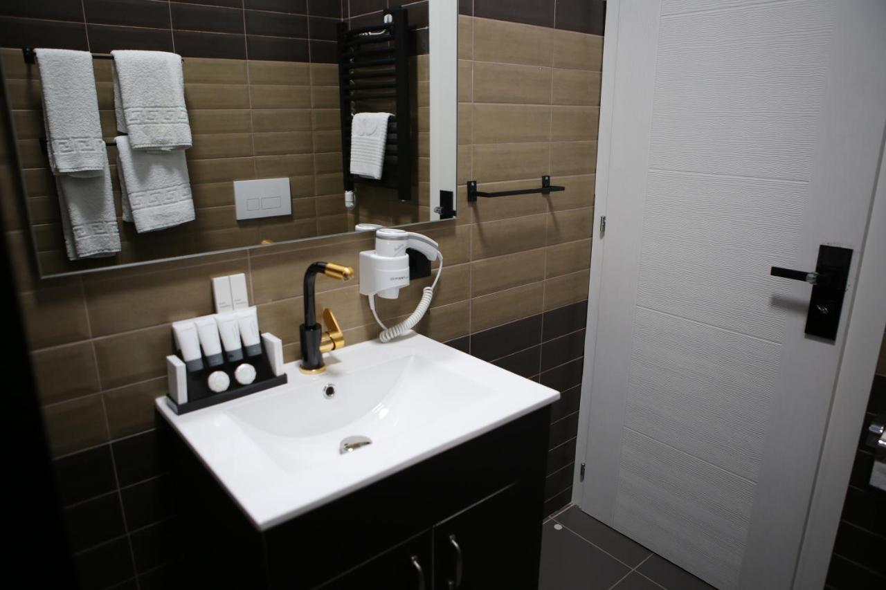 Dark Boutique Hotel Shkoze ภายนอก รูปภาพ