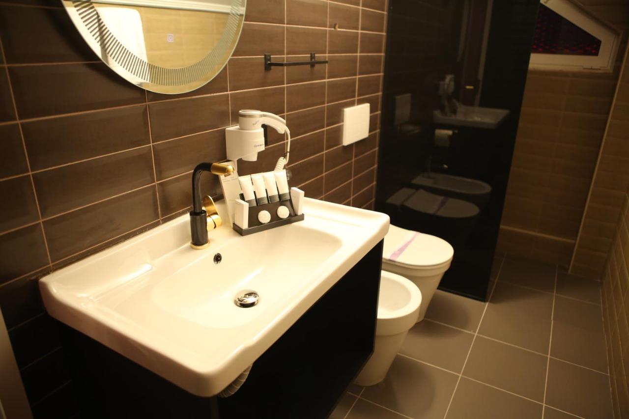 Dark Boutique Hotel Shkoze ภายนอก รูปภาพ