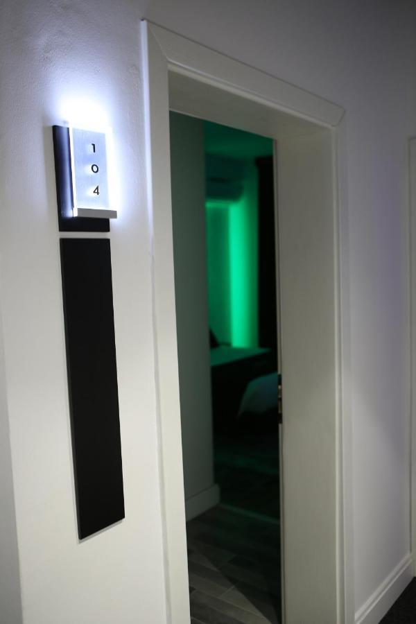 Dark Boutique Hotel Shkoze ภายนอก รูปภาพ