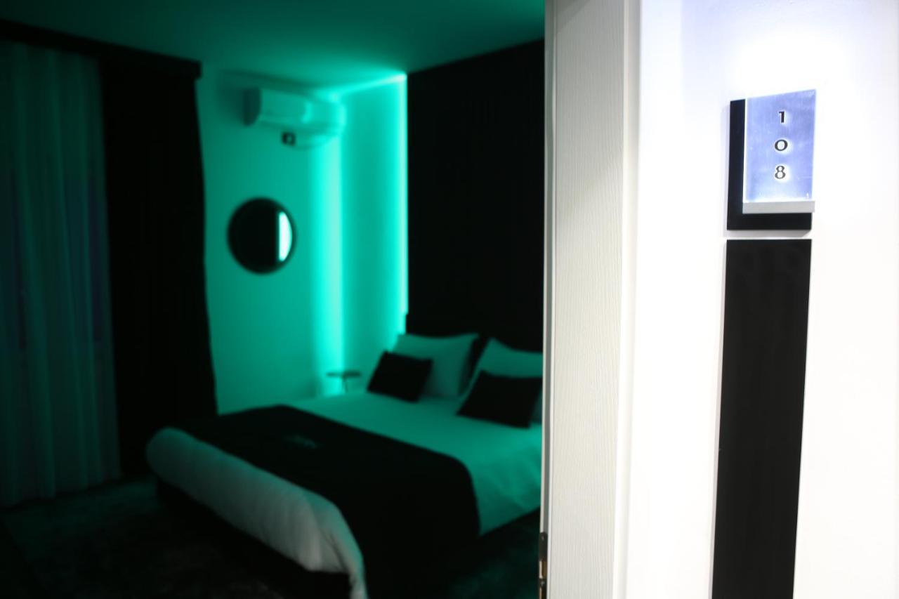 Dark Boutique Hotel Shkoze ภายนอก รูปภาพ
