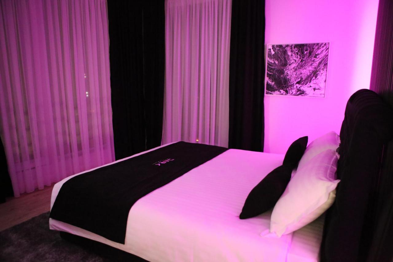Dark Boutique Hotel Shkoze ภายนอก รูปภาพ