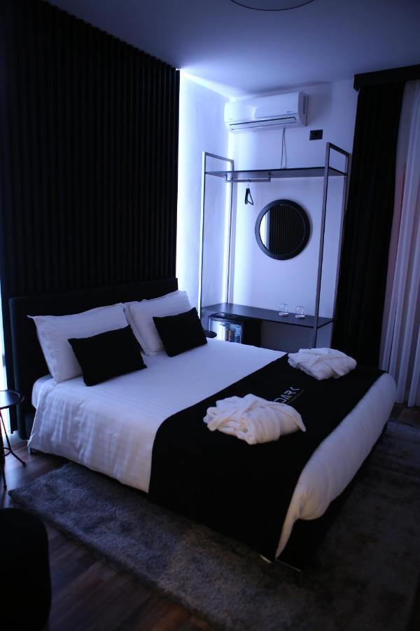 Dark Boutique Hotel Shkoze ภายนอก รูปภาพ