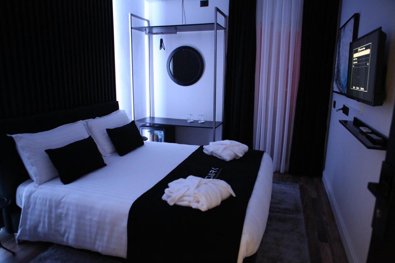 Dark Boutique Hotel Shkoze ภายนอก รูปภาพ