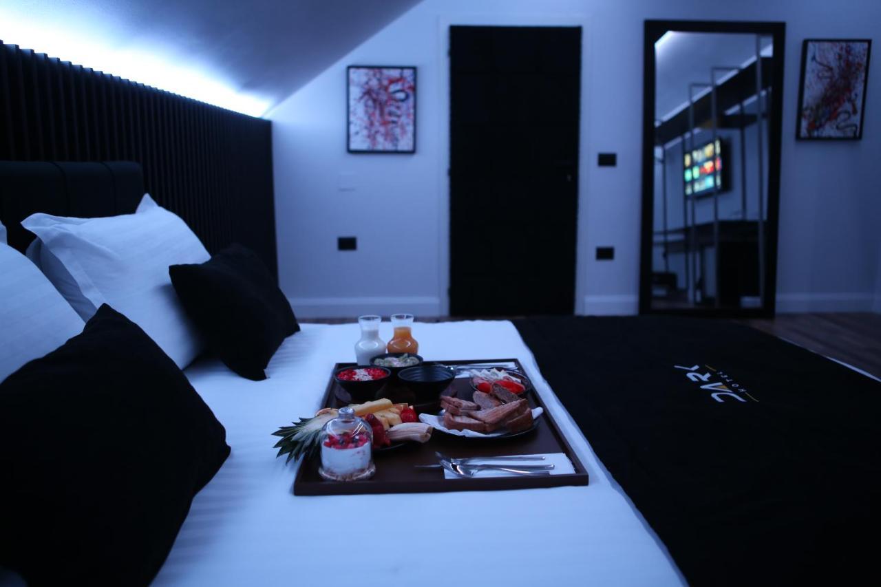 Dark Boutique Hotel Shkoze ภายนอก รูปภาพ